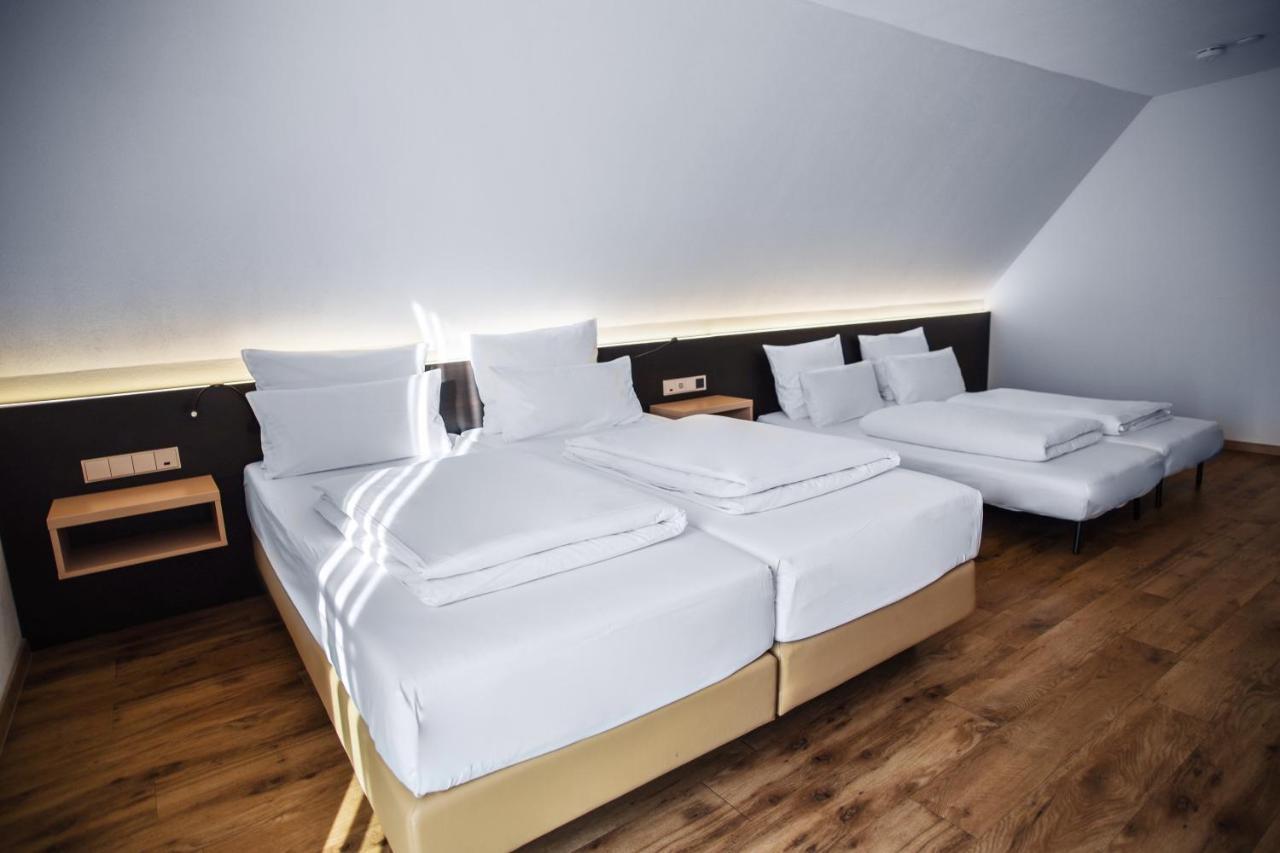 Hotel U7 Metzingen  Ngoại thất bức ảnh